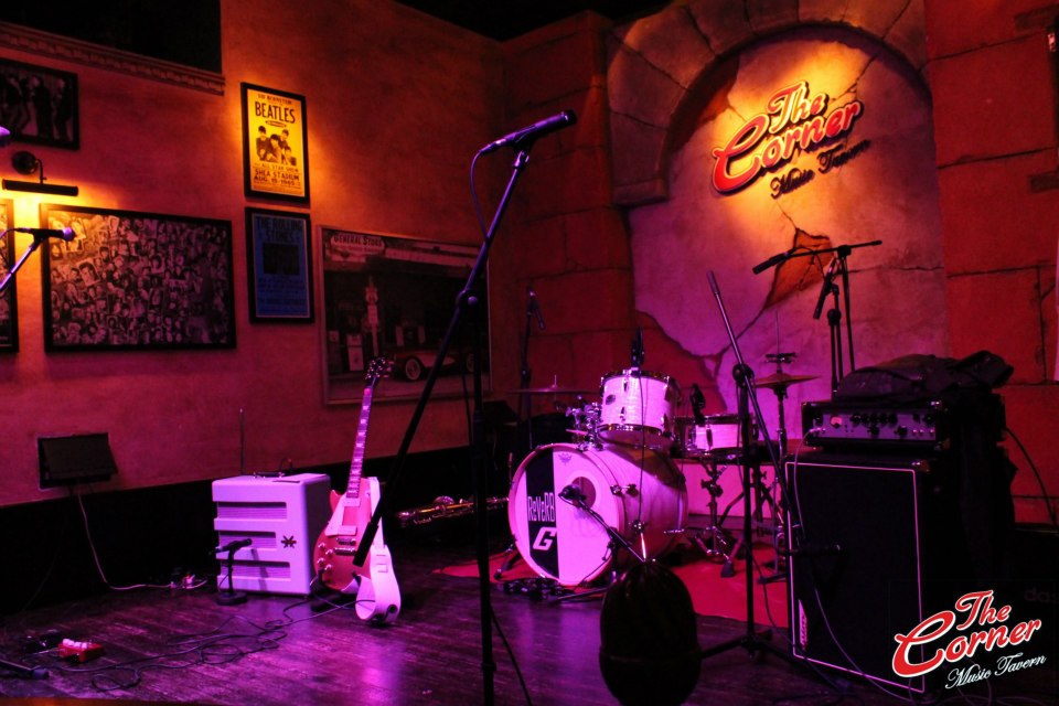 The Corner Music Tavern | Pub, restaurante con música en directo y retrasmisiones deportivas, con auténtico En San Pedro del Pinatar, Murcia, España